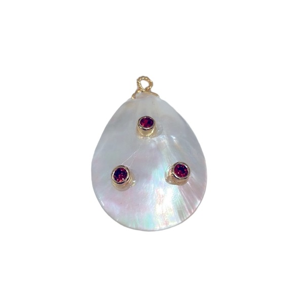Teardrop shape shell pendant with three small garnets. New. Never worn. - Picture 1 of 3